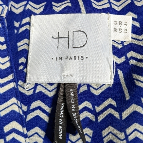 ✨3/$15  Anthro HD in Paris blue white abstract chevron blouse 2 - Picture 7 of 8